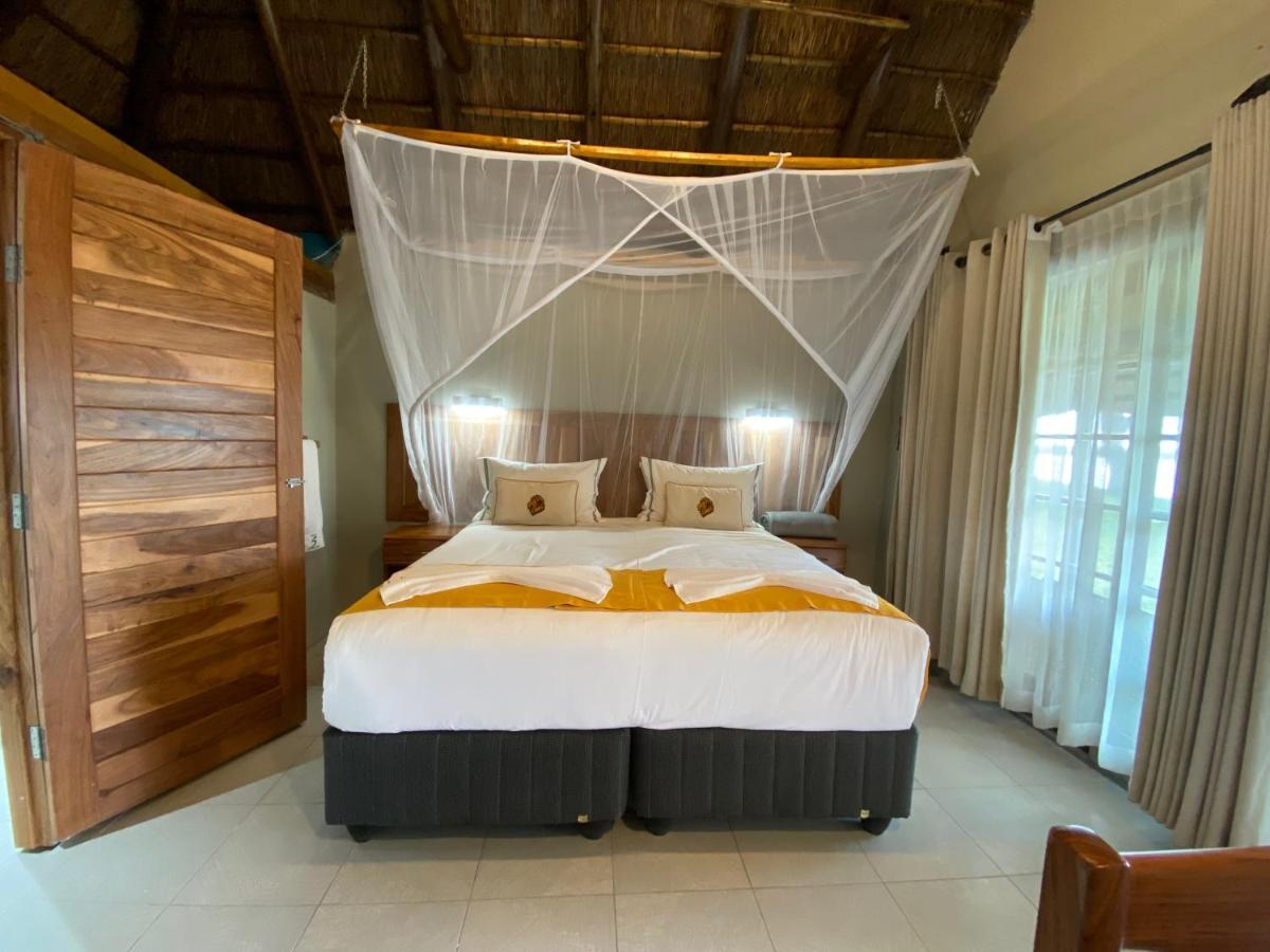 Big 5 Toro Lodge Kasane Exterior photo